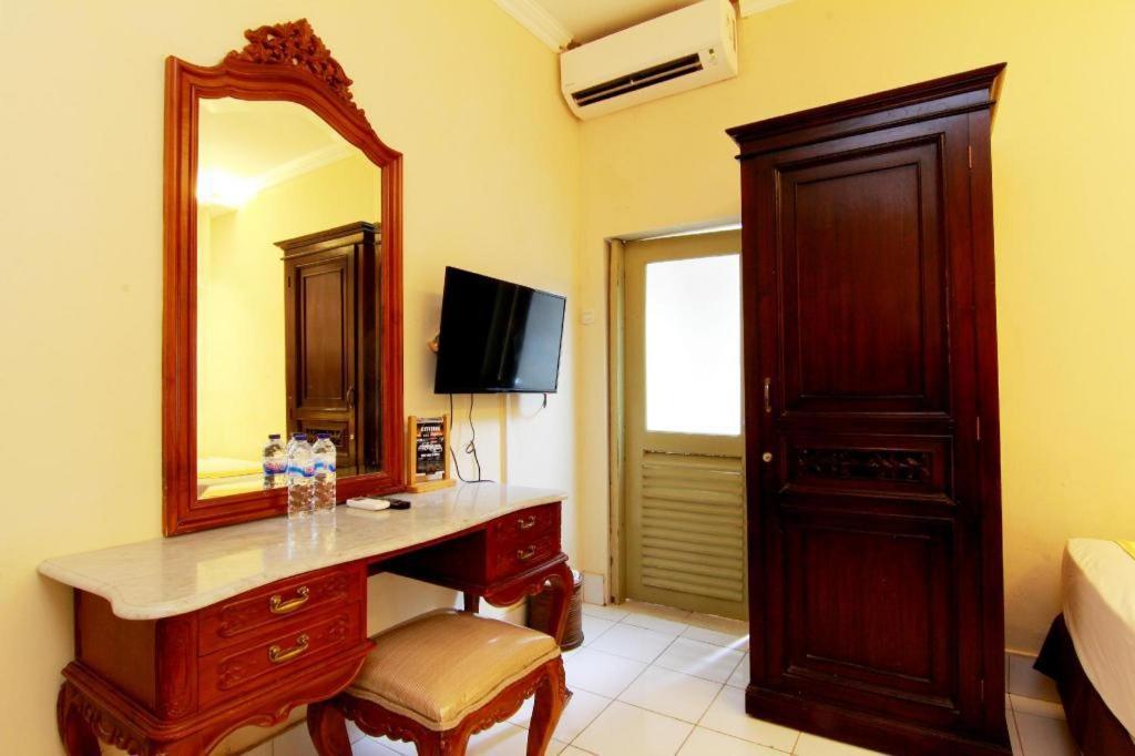 Hotel Grand Rosela Yogyakarta Exterior foto